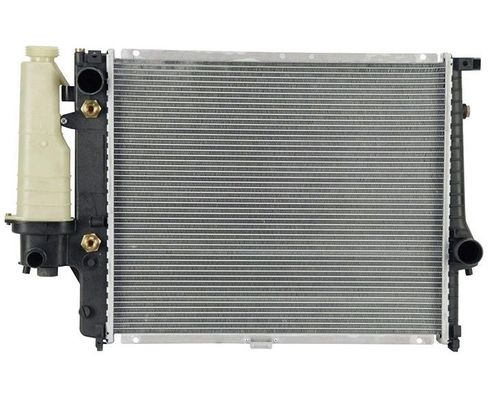 Otomobil yedek parçaları BMW 5 için motor soğutma radyatörü